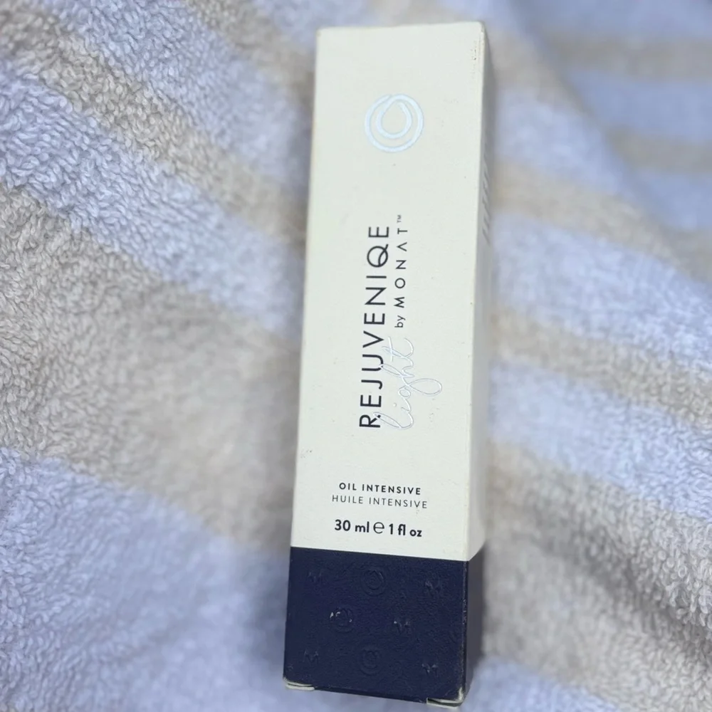 Monat Rejuveniqe “Light” Oil Intensive